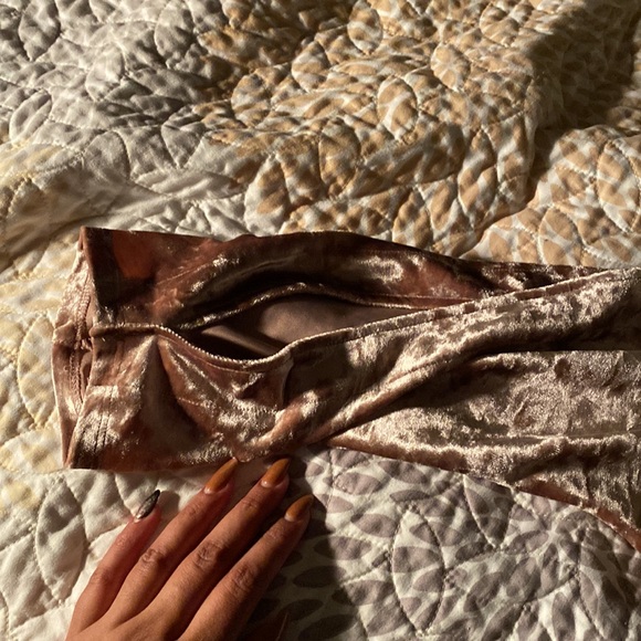 Crushed Velvet Blush Blouse - Picture 3 of 3